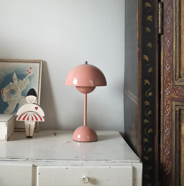 Modern Design Table Lamp, Sleek and Stylish