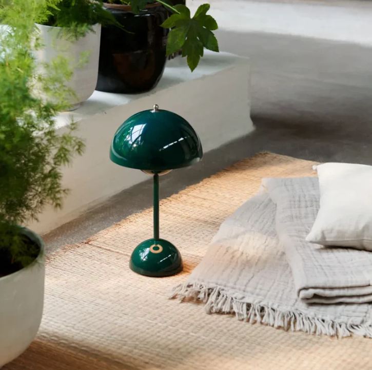 Modern Design Table Lamp, Sleek and Stylish