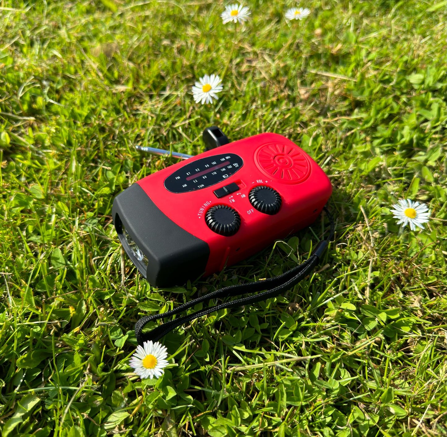 Portable Solar Radio, Multi-Functional Dynamo with Power Bank and LED Flashlight